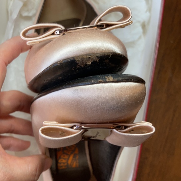 Salvatore Ferragamo goldish/cream satin heels - Picture 4 of 4